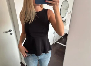 Svart topp - Superfin topp/festtopp från HM i storlek S! 💕