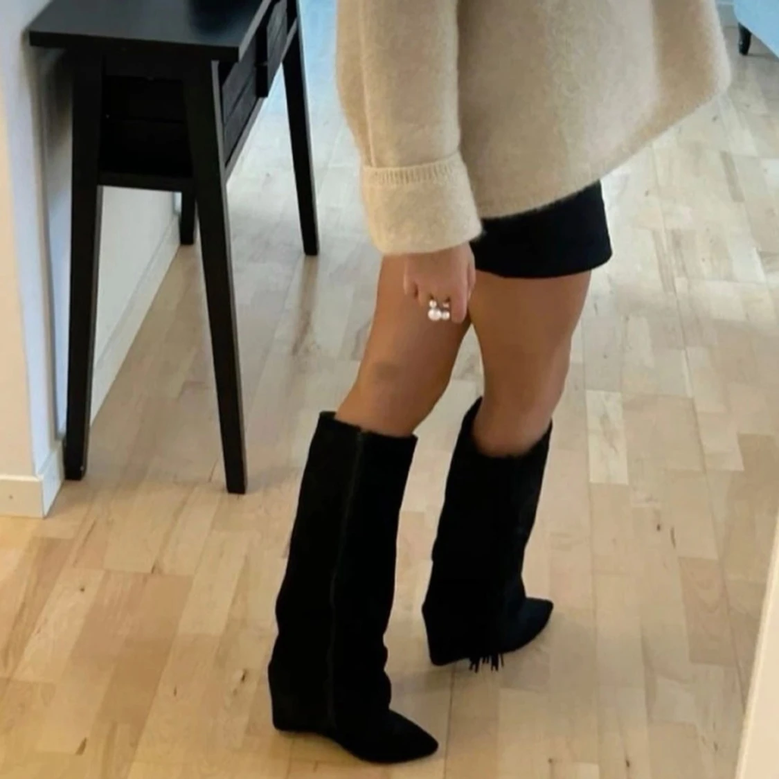 Svarta mocka boots med fransar