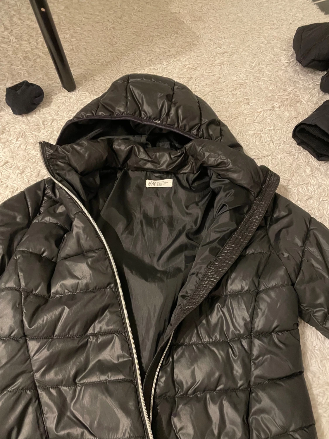 Svart quiltad pufferjacka från H&M - 2