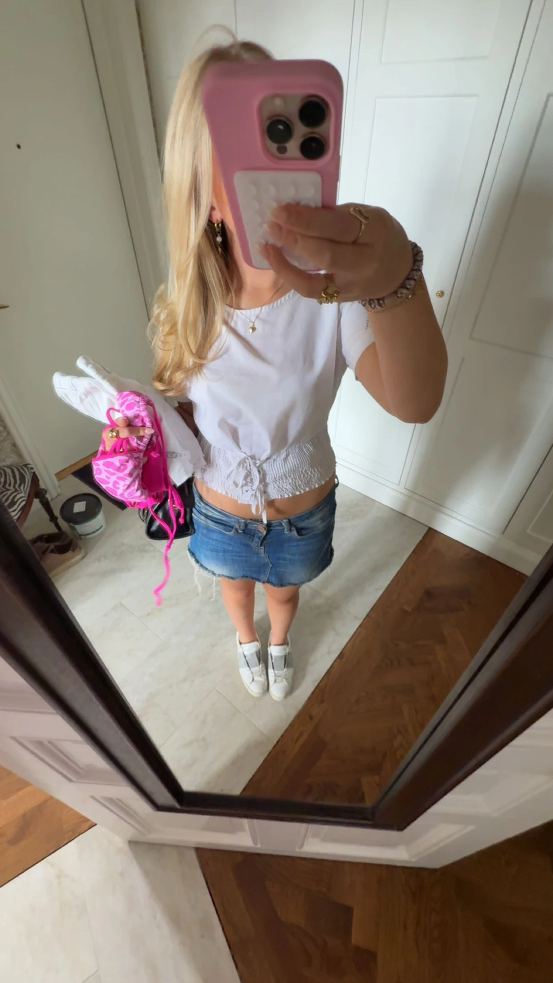 Vit croppad topp med knyt