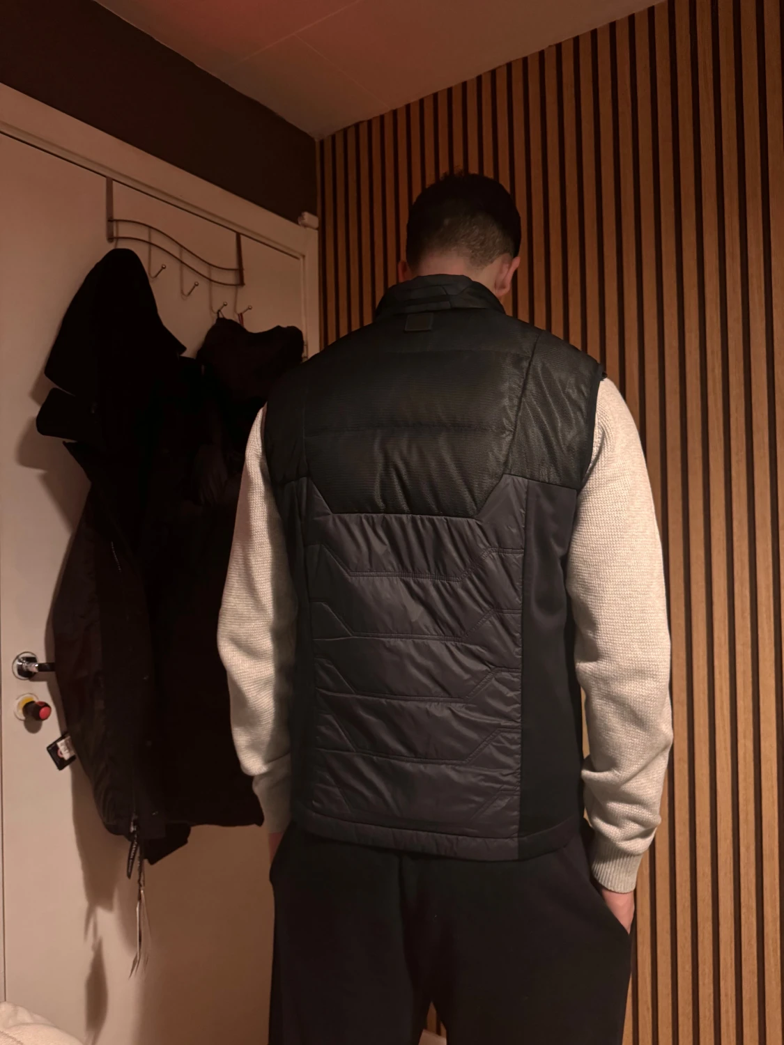 Svart jacka från Hugo Boss - 4