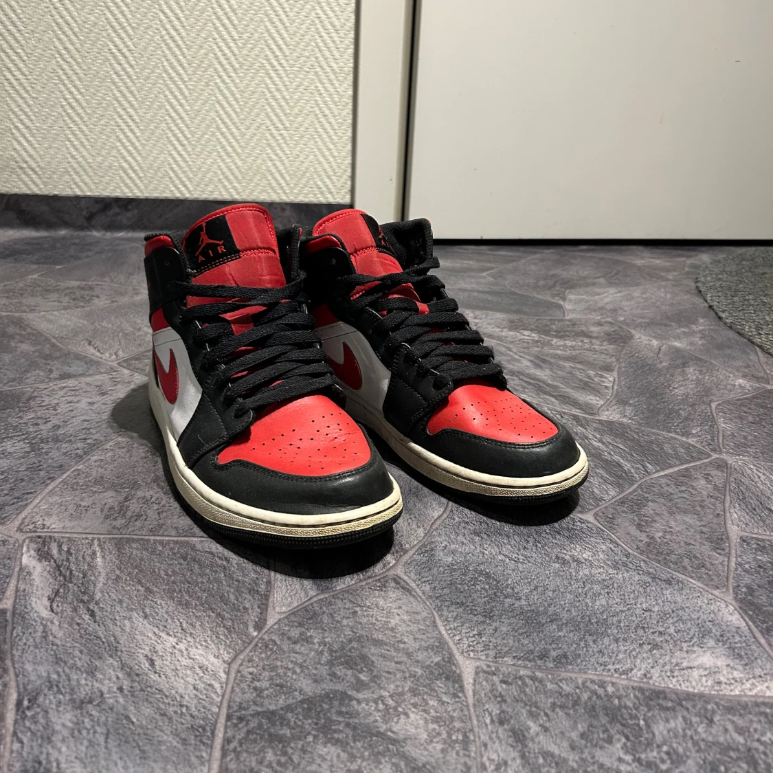 Säljer mina Jordan 1 mid