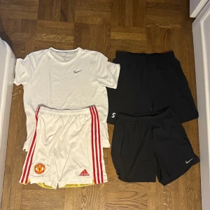 Träningströja och Träningsshorts (S-M) - Alla i fint skick! Varierade storlekar mellan S-M och 176  Vit Nike träningströja Sats Träningsshorts Manchester United Shorts Nike Träningsshorts  149 kr styck, 499 kr vid köp av alla samtidigt