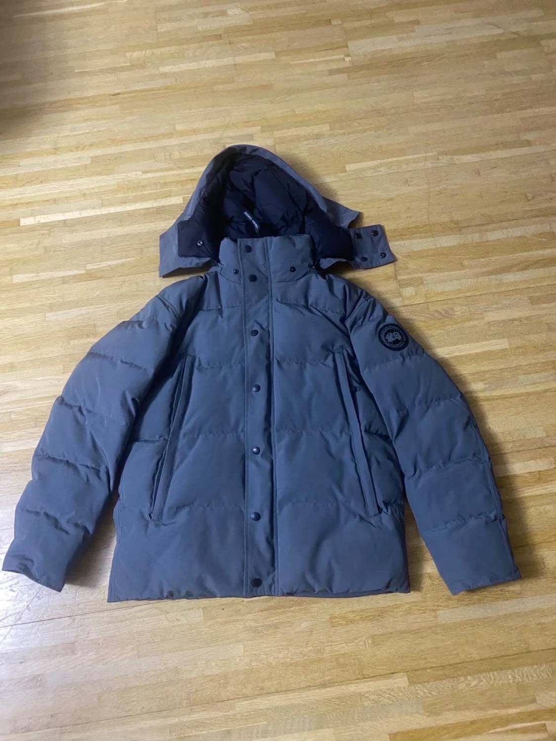 Mörkgrå dunjacka från Canada Goose