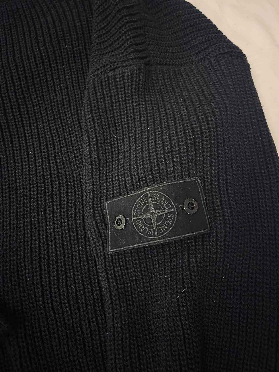 Svart stickad tröja från Stone Island - 1