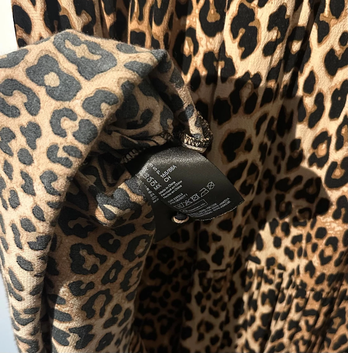 H&M leopardmönstrad klänning, storlek S - 4