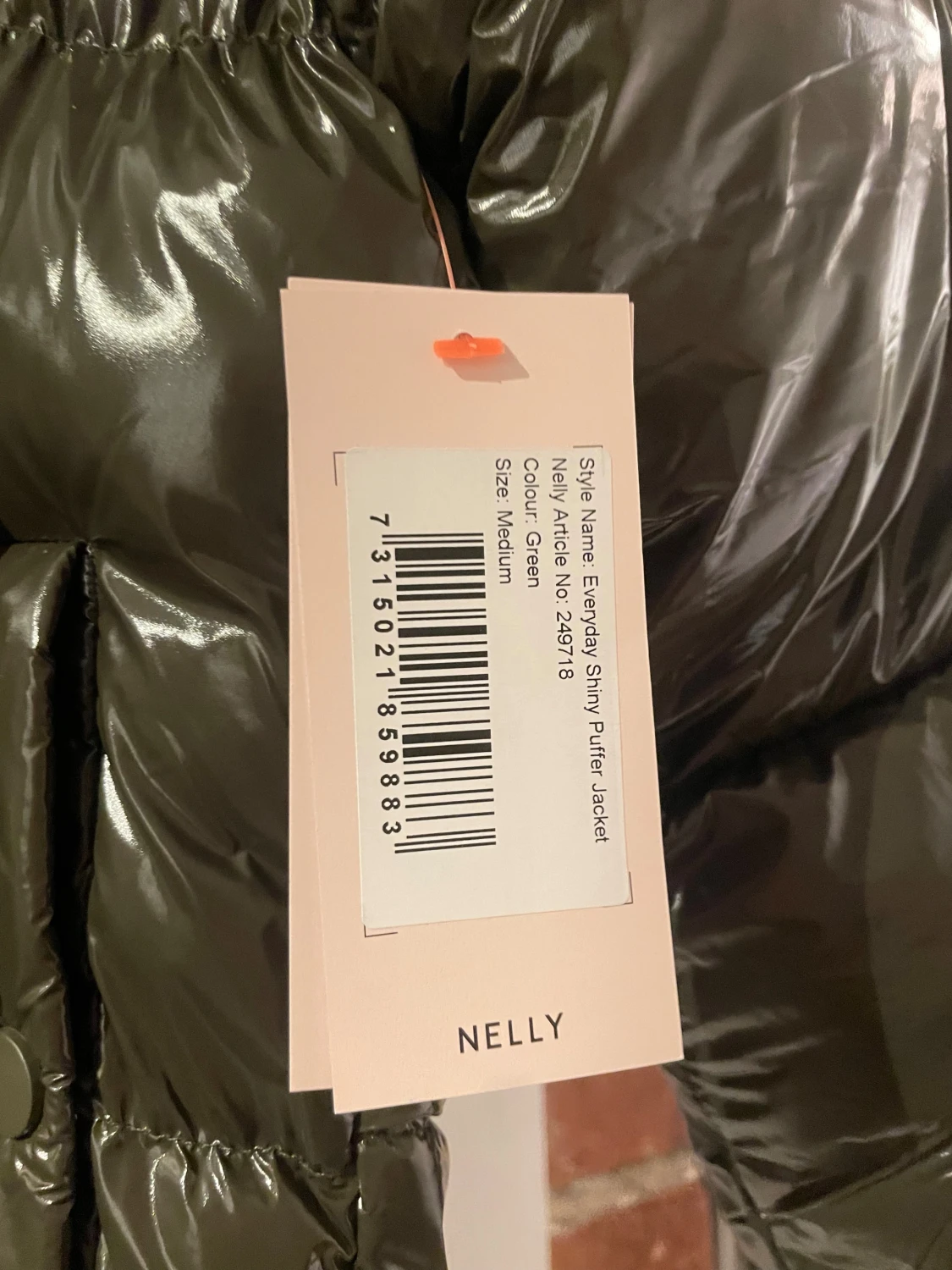 Grön shiny pufferjacka från Nelly - 3