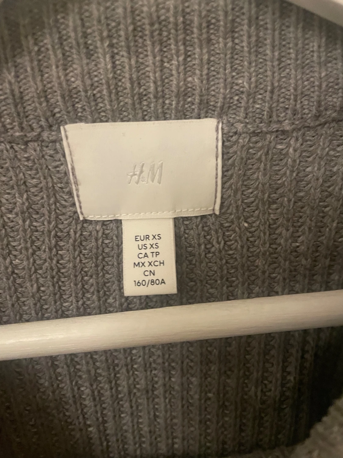Gråvit randig stickad tröja H&M XS - 1