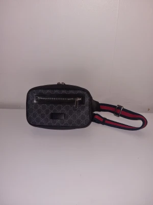 Gucci väska  - Gucci väska mer bilder kan skickas 