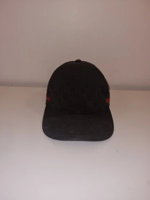 Gucci keps  - Gucci keps kan skicka mer bilder om nån är intresserad 