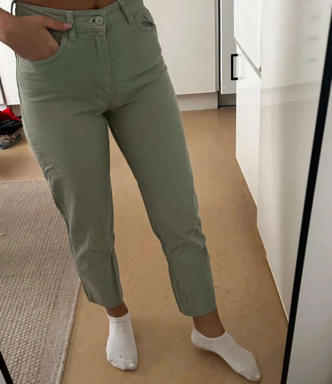 Ljusgröna croppade jeansbyxor