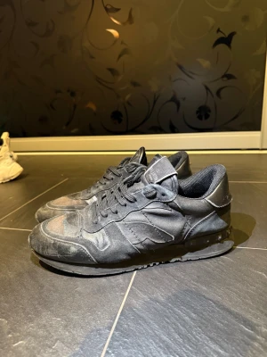 Valentino Rockrunners - Säljer dessa Rockrunners i bra skick som är perfekta till vinter/våren! Skriv gärna vid funderingar!