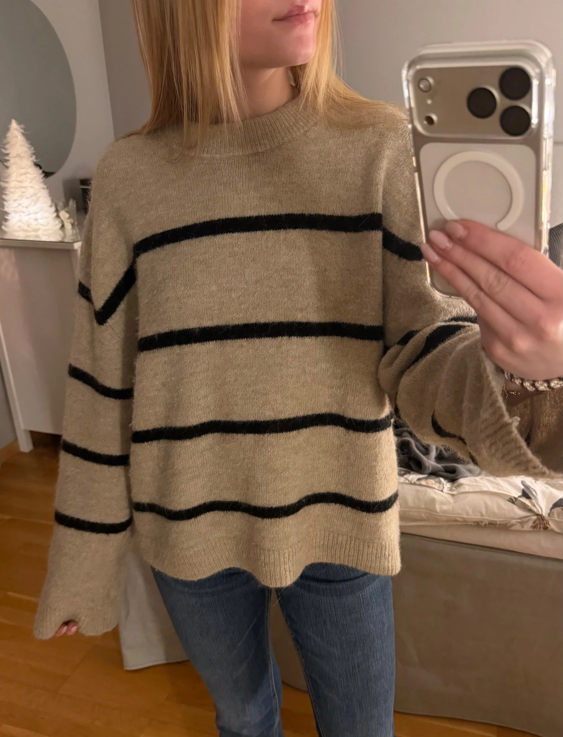 Beige stickad randig tröja