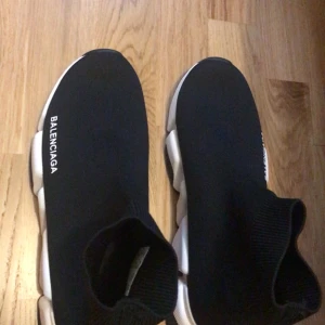 Speed trainer strumpskor - Säljer ett par helt nya bb speed Runnerstam som kommer med box, pris kan diskuteras vid snabbaffär 