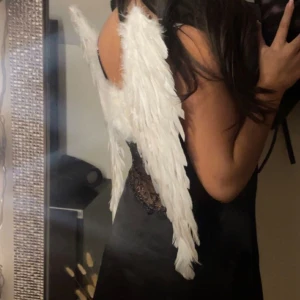 Vita änglavingar med fjädrar - Använda 1 gång. 