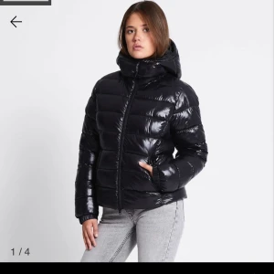 höst/vinter jacka  - från lager tryck på köp nu!!! inga bilder på då den ej passar tycker jag❤️❤️