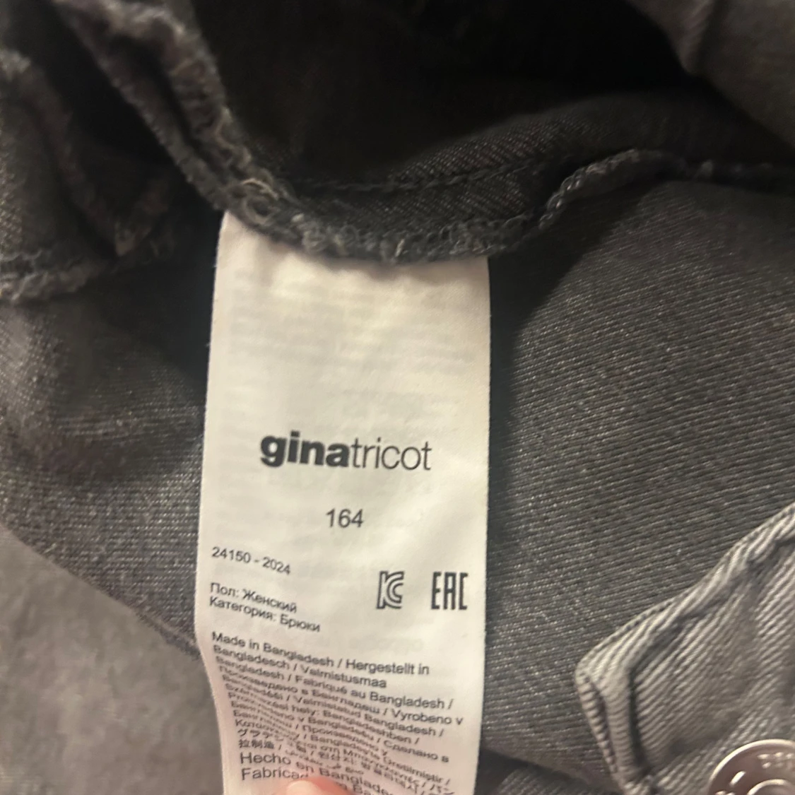 Grå jeansbyxor från Gina Tricot - 1