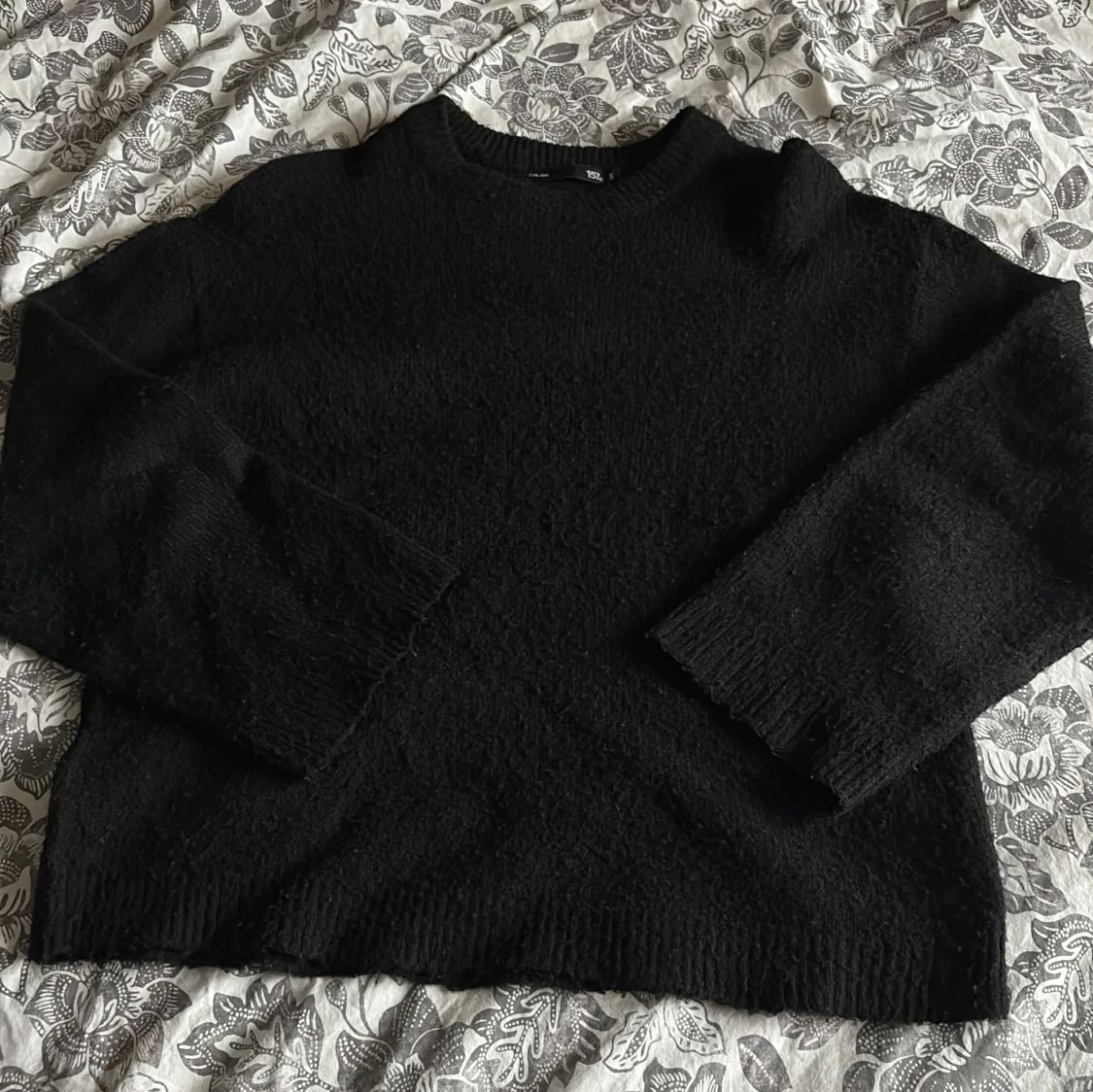 Svart stickad tröja