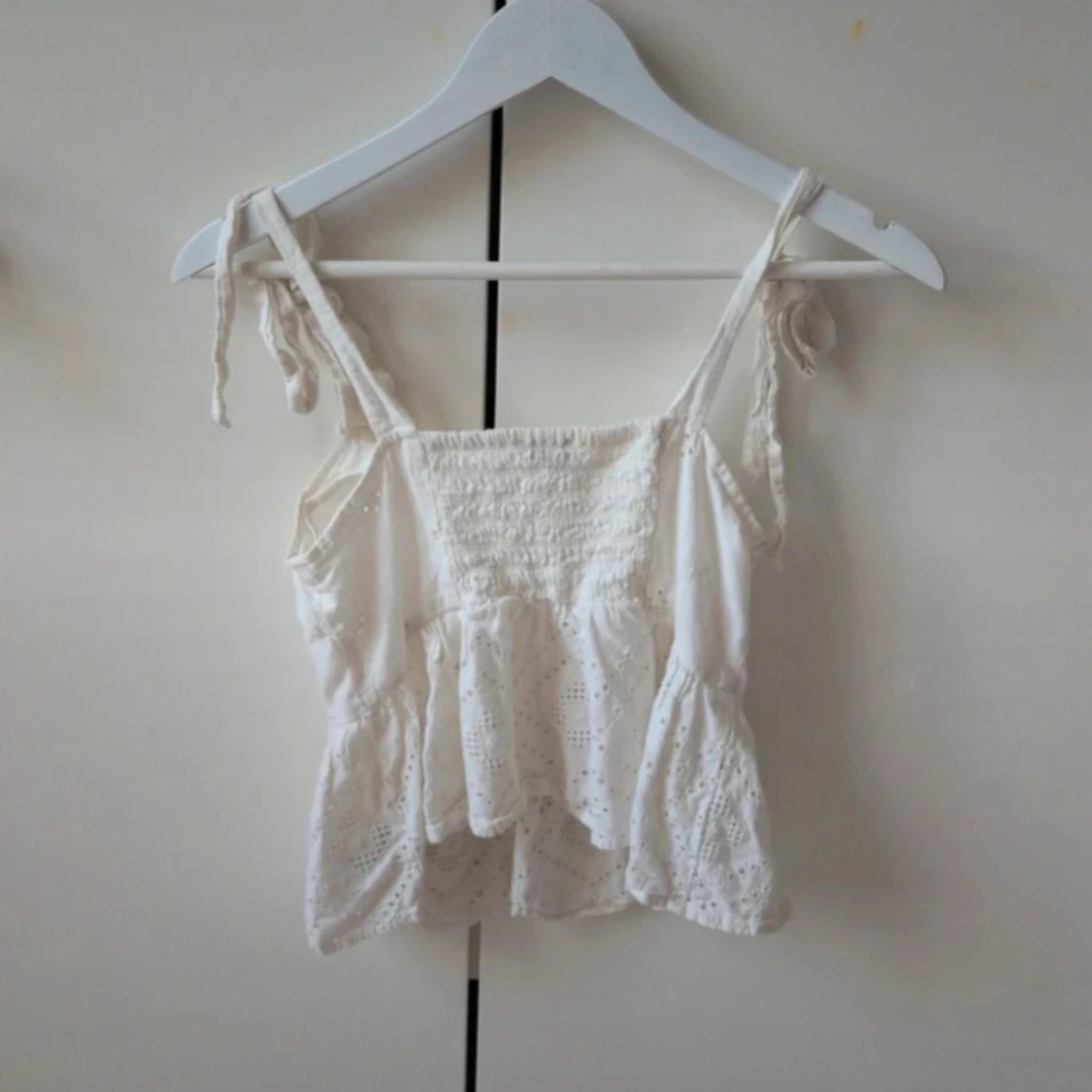 Vit broderad linnetopp från Madewell - 4