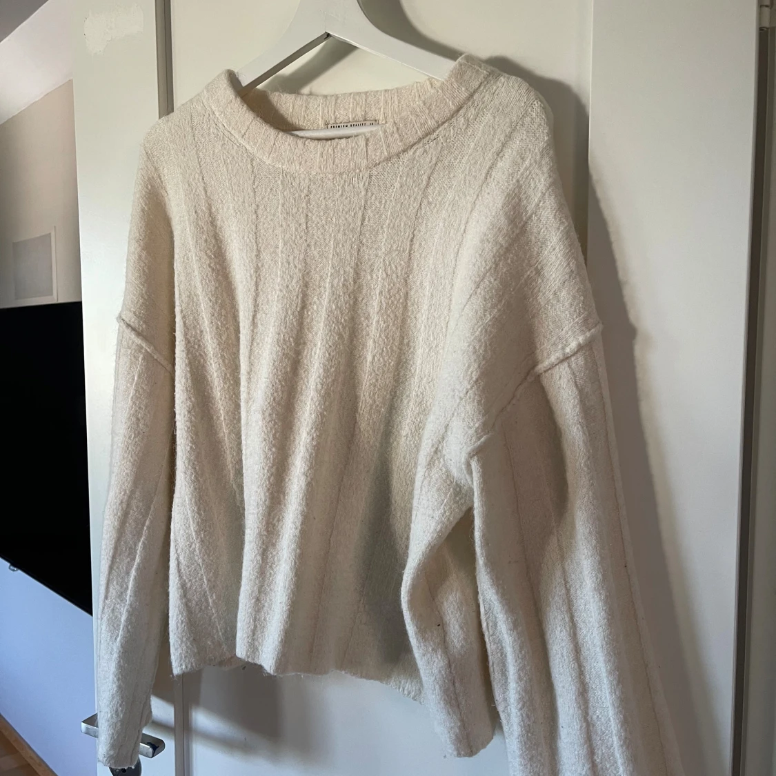 Vit stickad tröja från Gina Tricot - 1