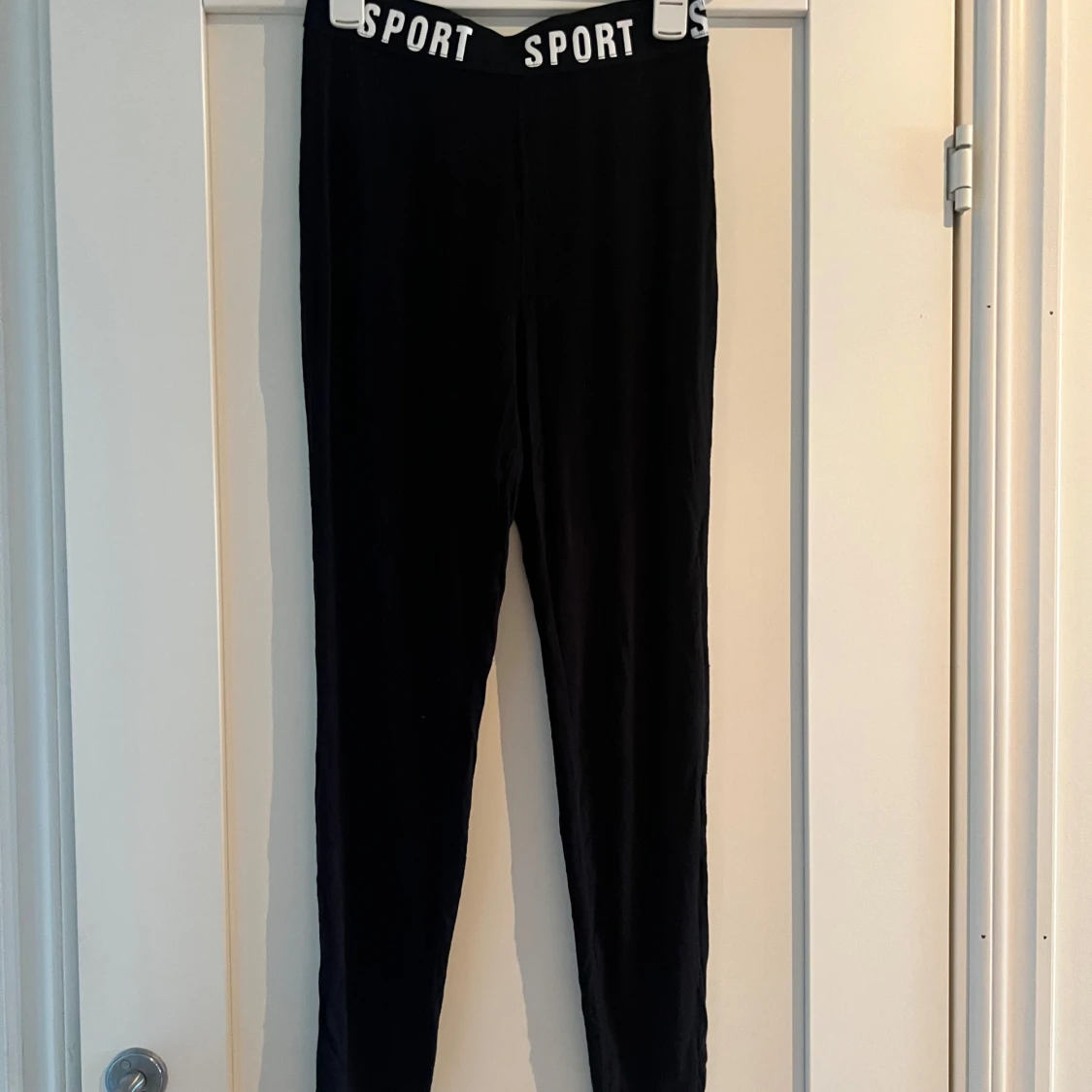 Svarta tights med sportig midja