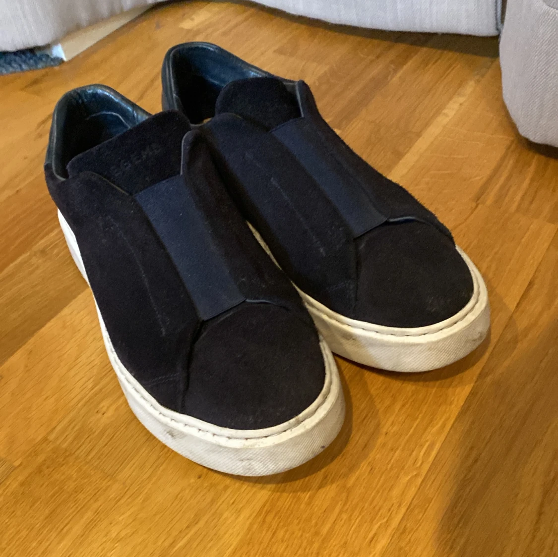 Svarta sneakers från Legend i mocka - 1