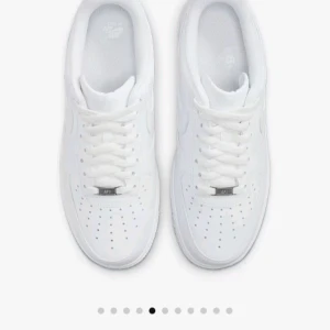 Nike Air Force 1 Low helvita sneakers - Helt nya. Billigt