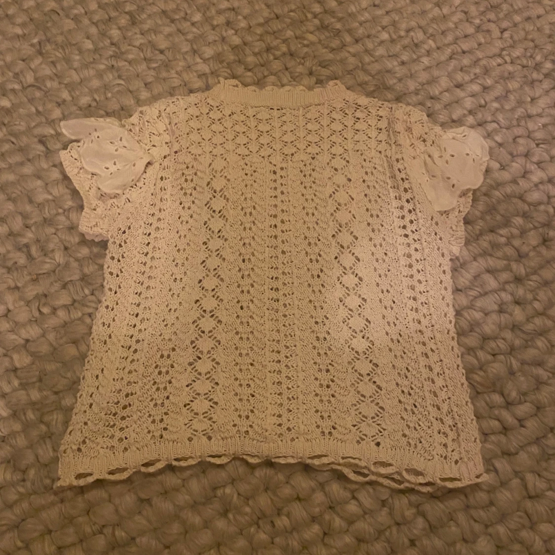 Beige stickad blus med volang från Zara - 2