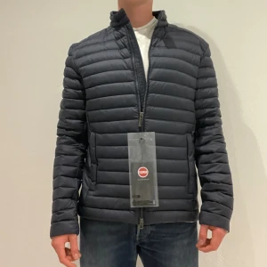 HELT NY Colmar dunjacks  - HELT NY Colmar  dunjacka || Storlek M (50) || Mitt pris 1899kr || modellen på bilden är 170cm och väger 62kg || Tveka inte på att höra av dig vid frågor eller funderingar 