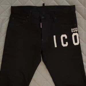 Dsquared2jeans  - Köpt från Urban Modern med nypris på 5100kr och säljs för att storleken inte passar längre.