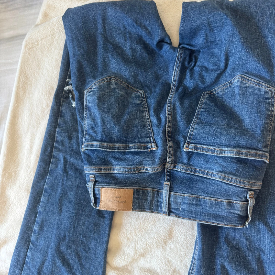 Blå slitna jeans från Perfect Jeans - 1