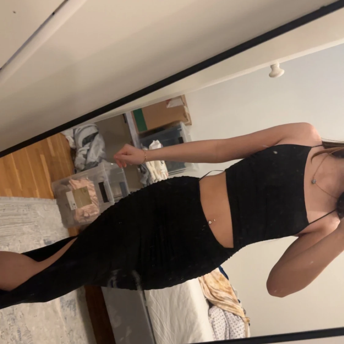 Svart långklänning med cut out - 1