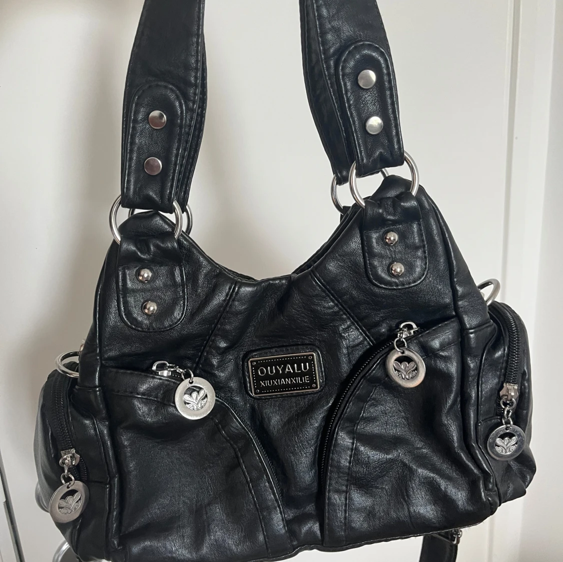 Svart axelväska  - 3