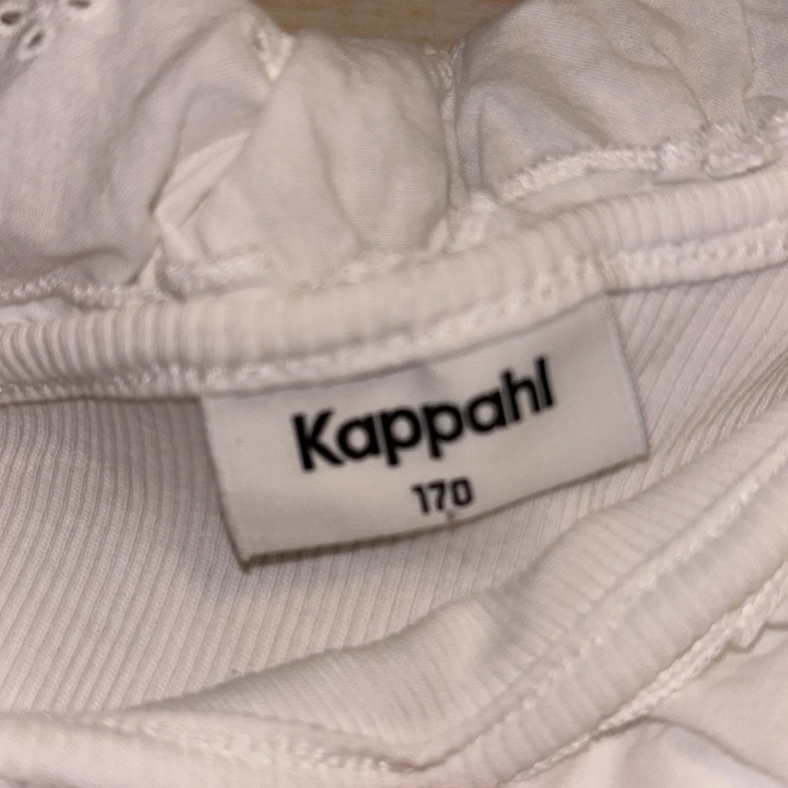 Vit offshoulder topp med volang Kappahl - 1
