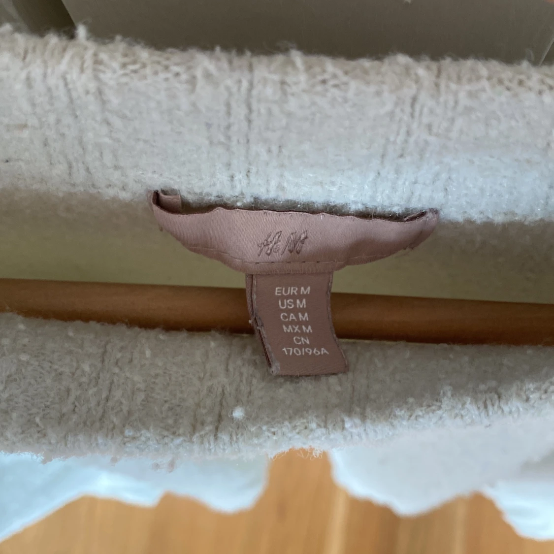 Ljusbeige stickad tröja från H&M - 3