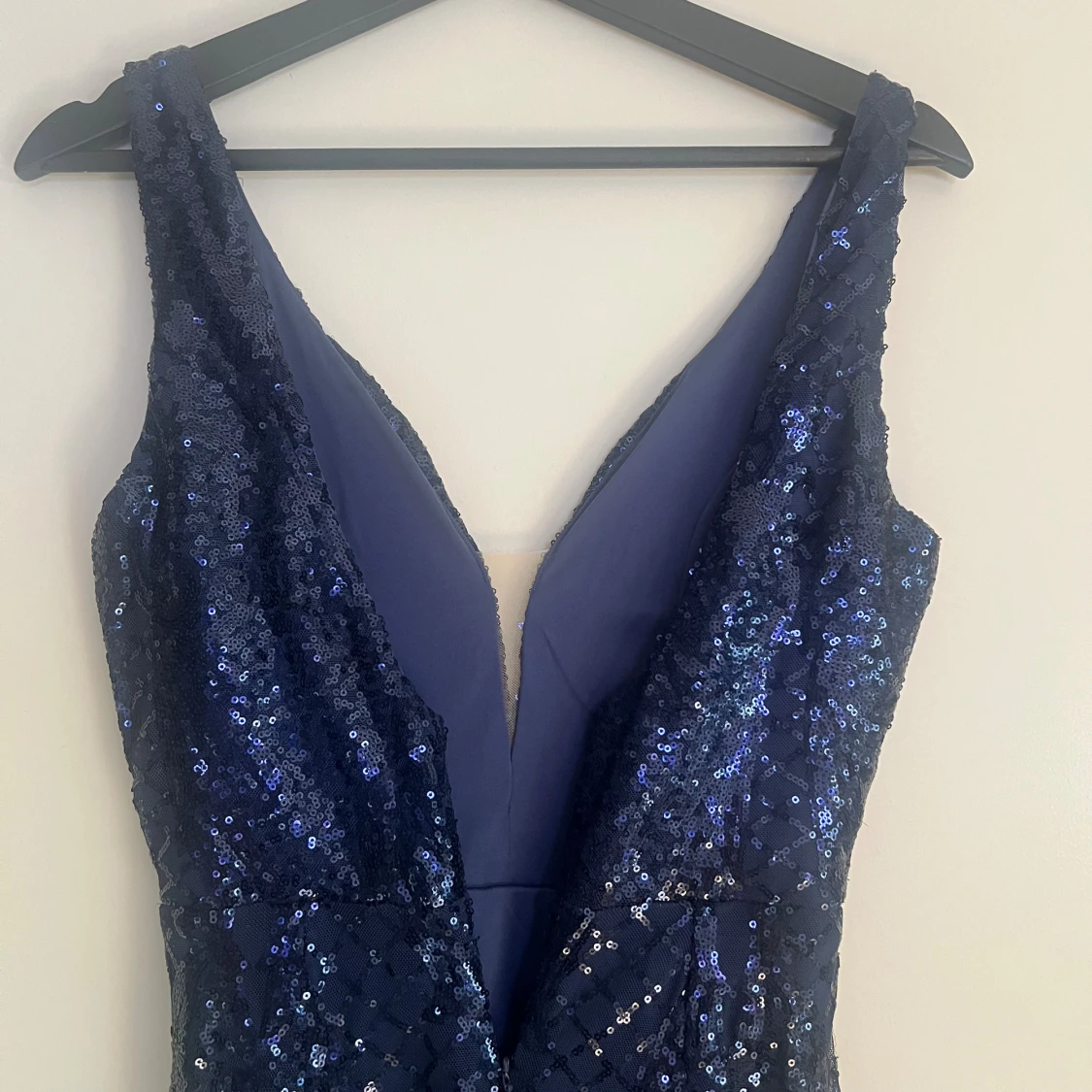 Marinblå glittrig långklänning