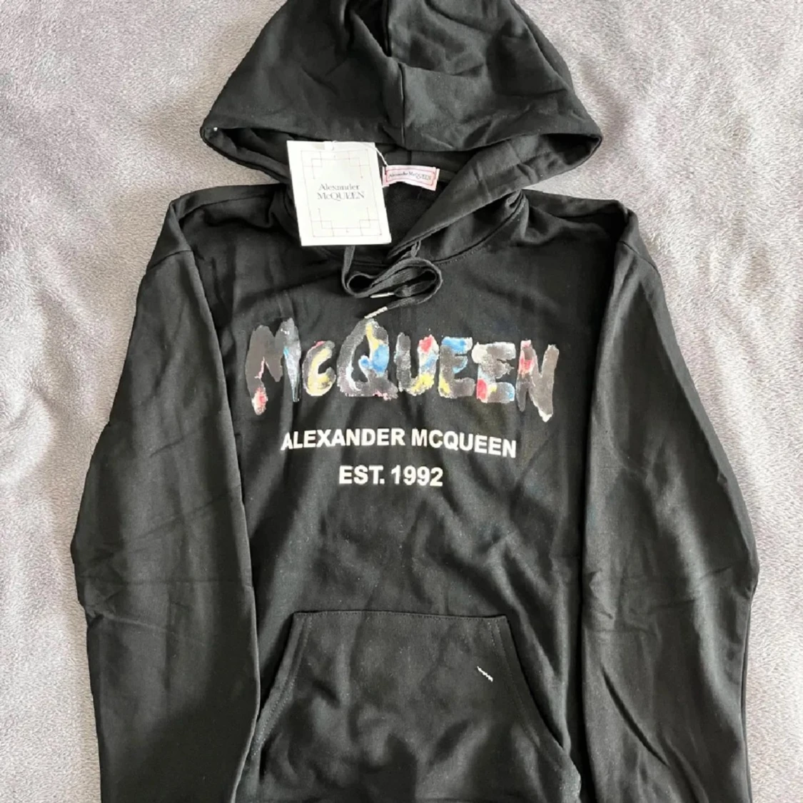 Svart hoodie från Alexander McQueen - 1
