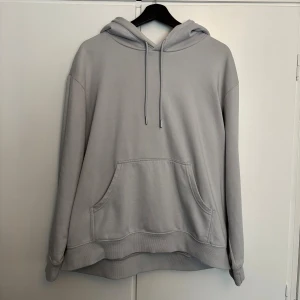 Ljusblå hoodie - Ljusblå hoodie från Hm, storlek L