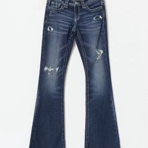 Gina jeans - Säljer mina jätte snygga Gina jeans pga att de är för stora för mig tyvärr. Har andvänt två gånger sen ja köpte. De är låg midjade me hål på knäna och låren.