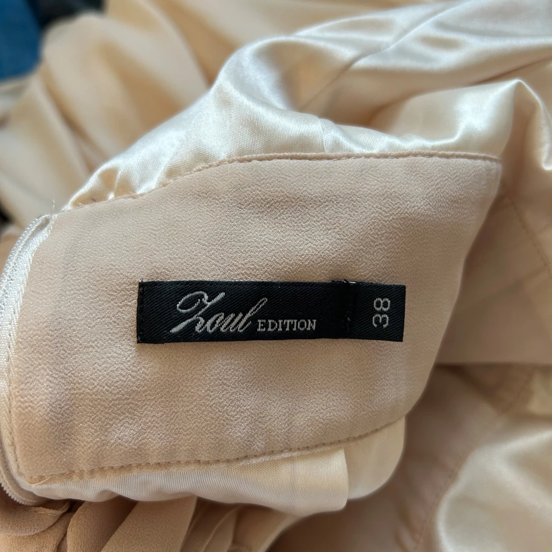 Champagnefärgad kort klänning Xoul Edition - 2