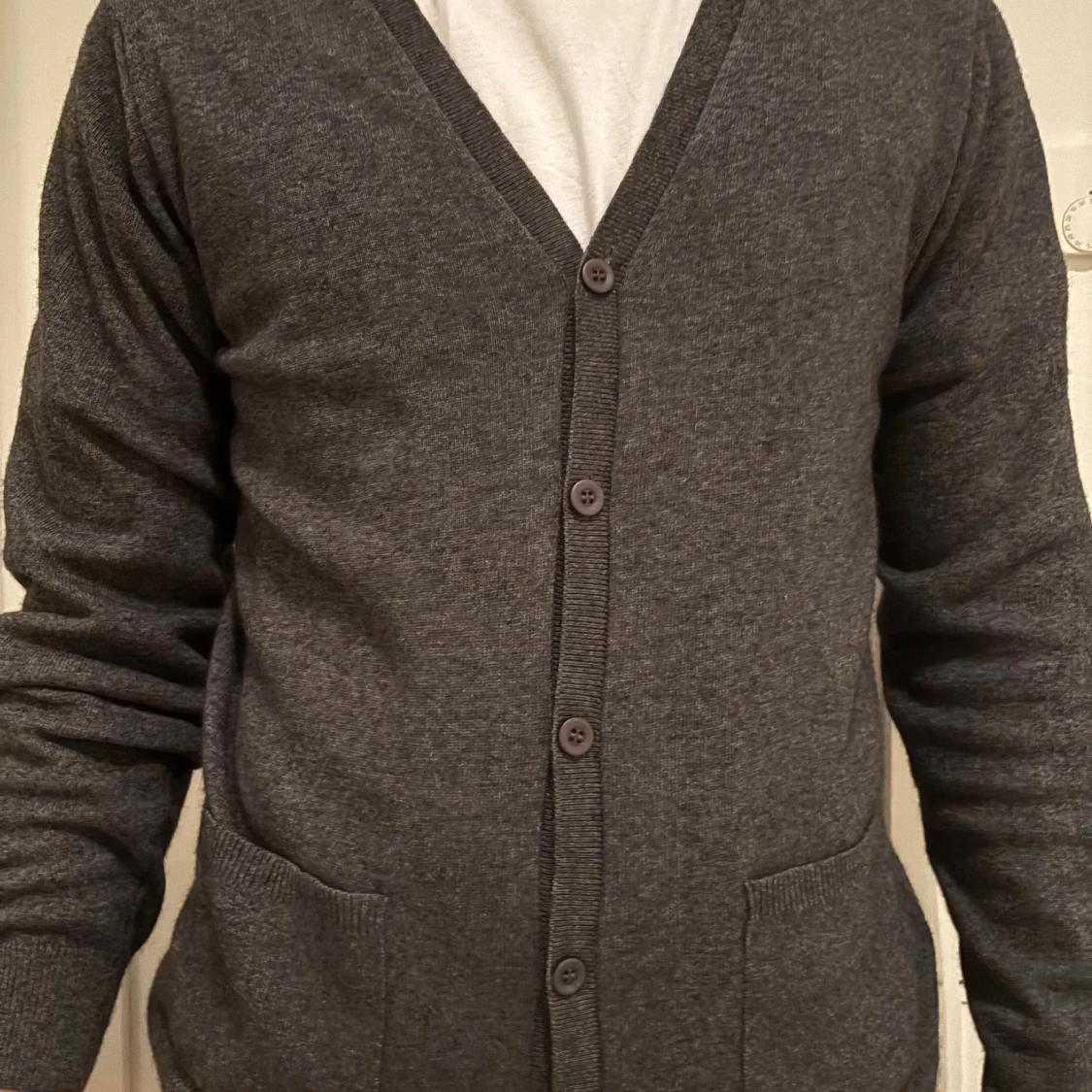 Mörkgrå kofta från Lawrence Grey