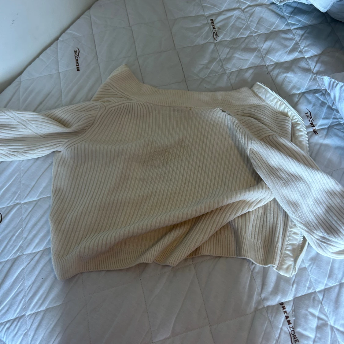 Beige ribbad kofta från Moncler - 1