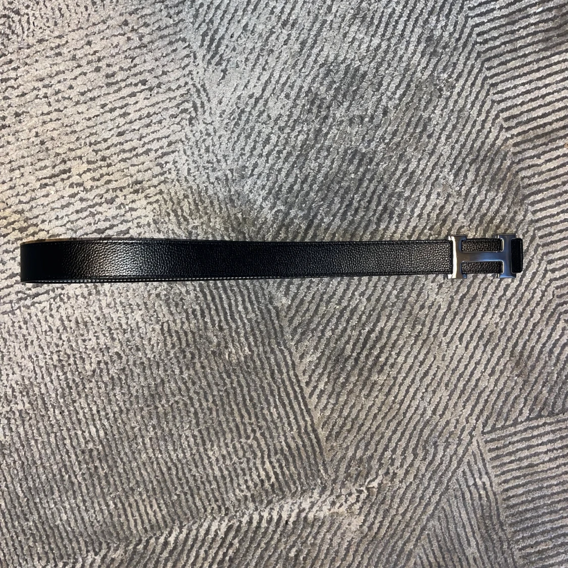 Svart bälte H märke - 2