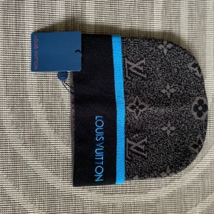 LW mössa - En mössa med märket LW, aldrig använd och är perfekt nu mot dom kallare dagarna