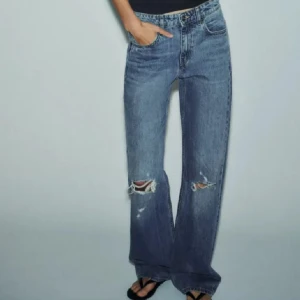 Trendiga jeans från Zara - Supersnygga och populära jeans från Zara. Helt slutsålda