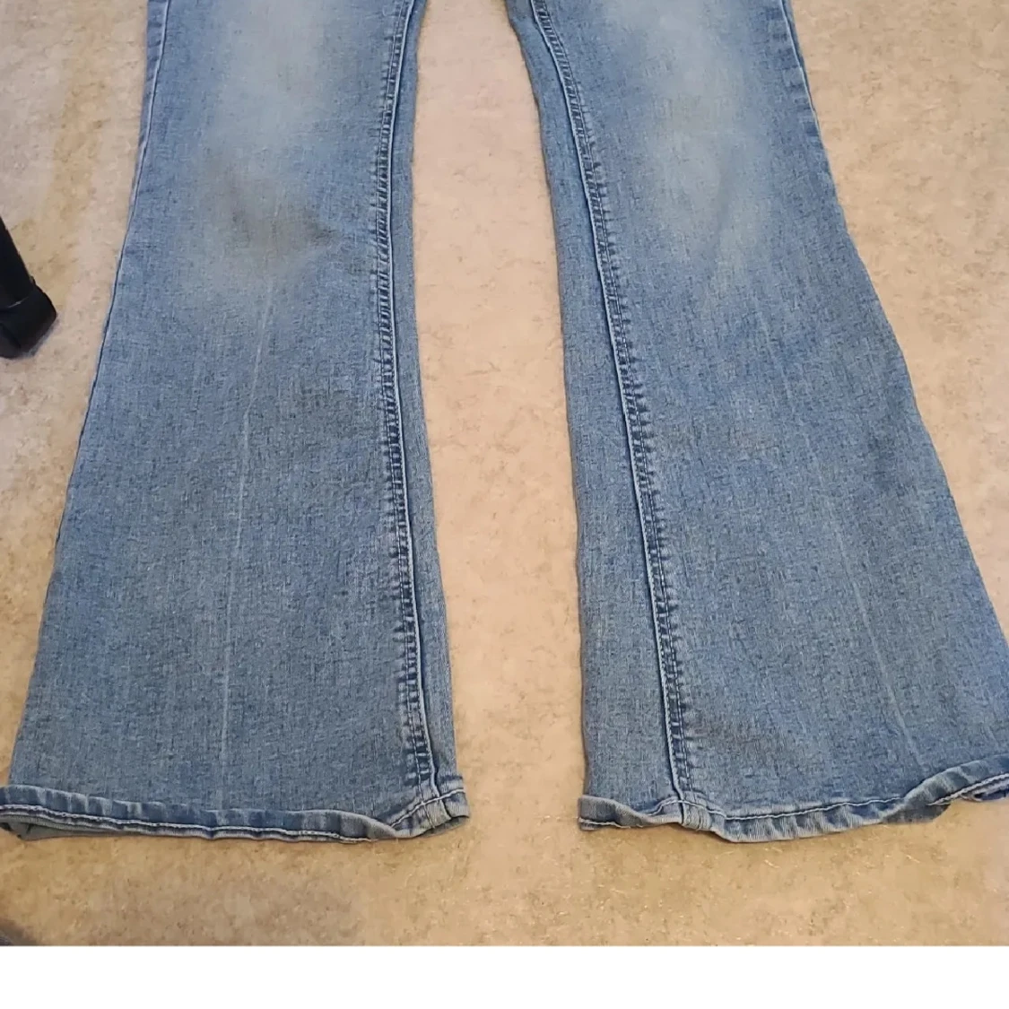 Blå bootcut jeans från Lindex - 2