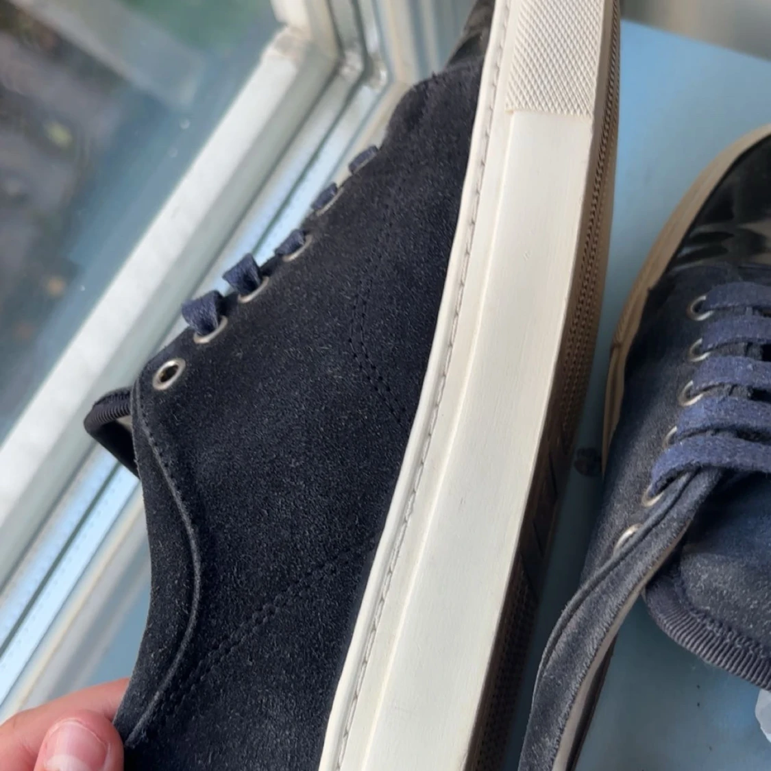 Mörkblå sneakers från Lanvin i mocka - 1