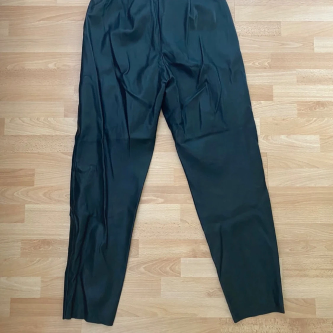 Svarta Skinnimitation från Noisy May - 1