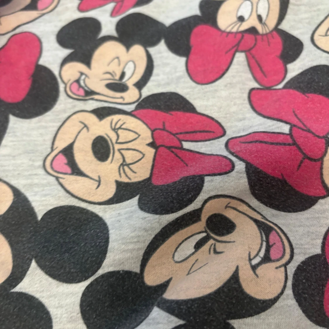 Grå Disneytröja med Minnie & Mickey - 3