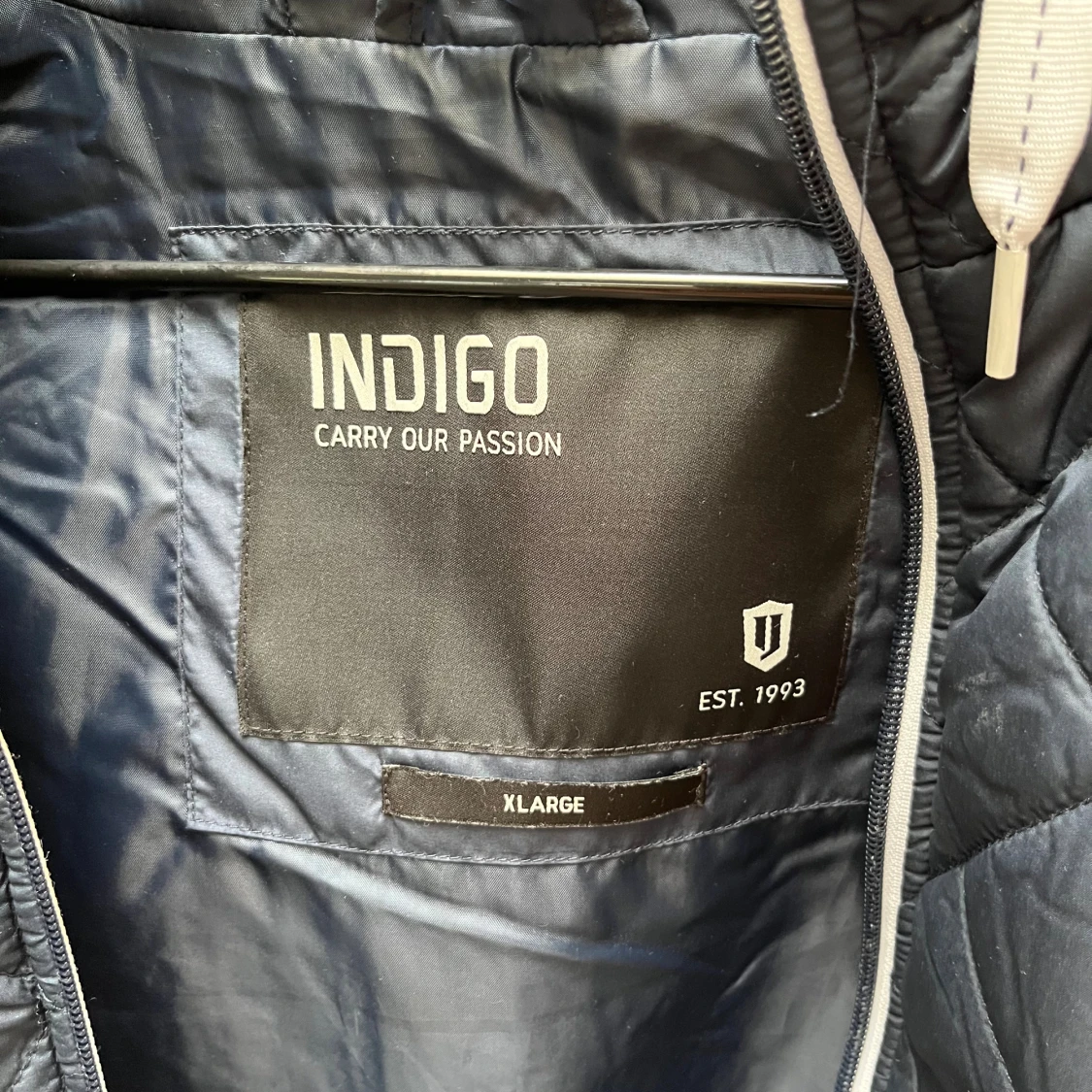 Quiltad bomberjacka från Indigo XL - 1